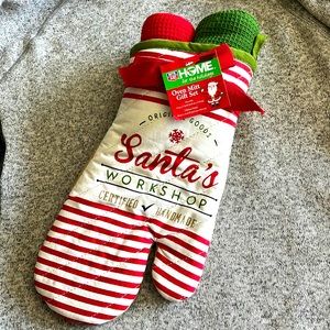 NWT Oven Mitt Gift Set
